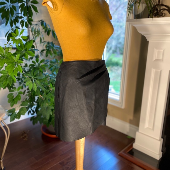 NWT Vegan Leather Mini Ruched Skirt - Picture 5 of 13